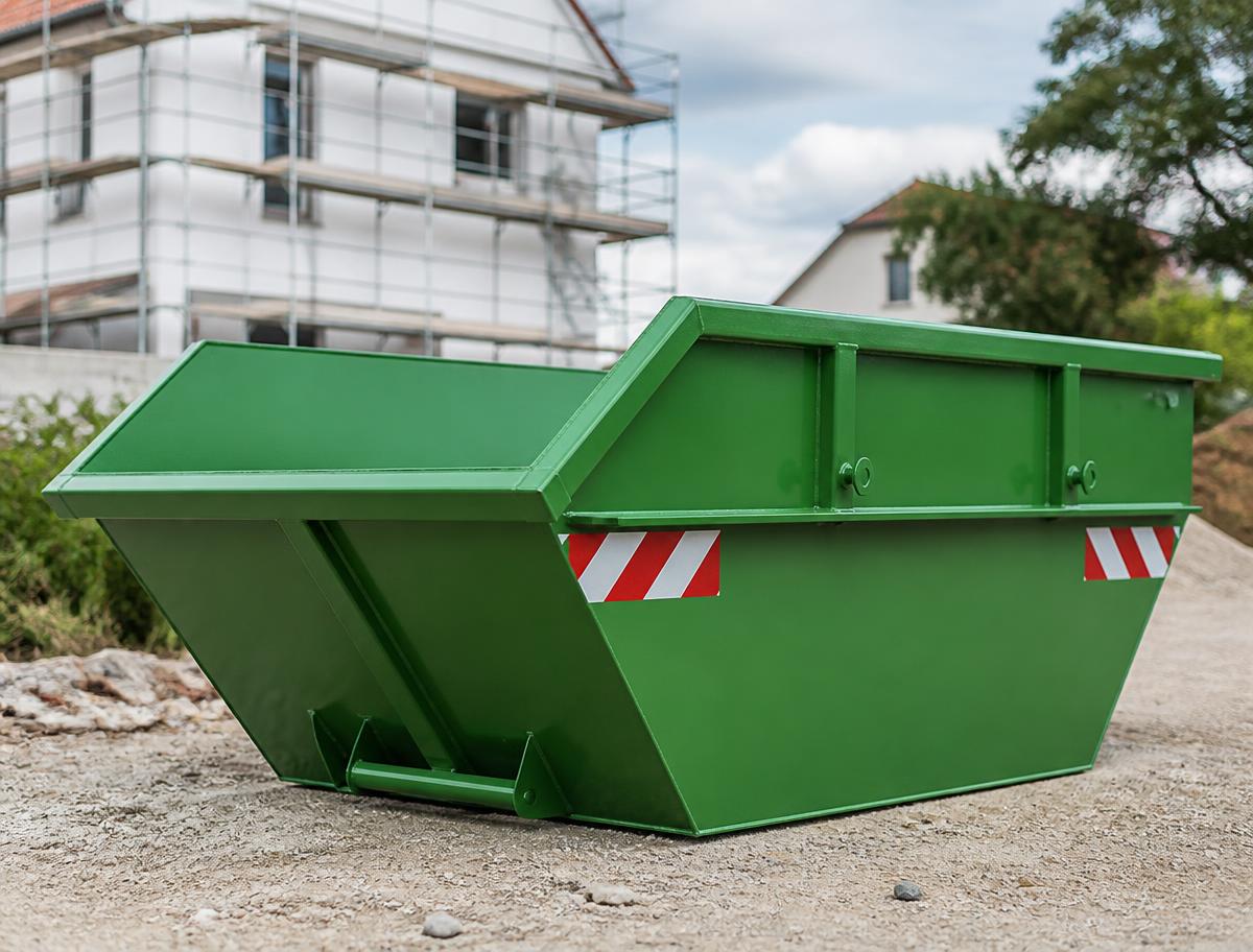 Benne de chantier verte posée par Kev Benne Services à Lyon